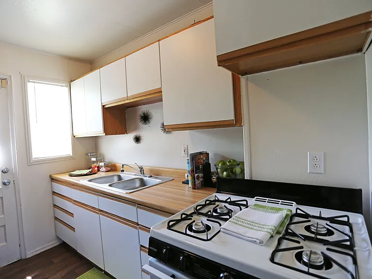 2301 Waverly Dr — Photo 35