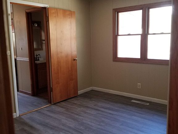 2nd image of 1106 Oakwood Dr