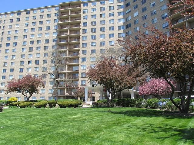 1st image of 6833 N Kedzie Ave APT 212