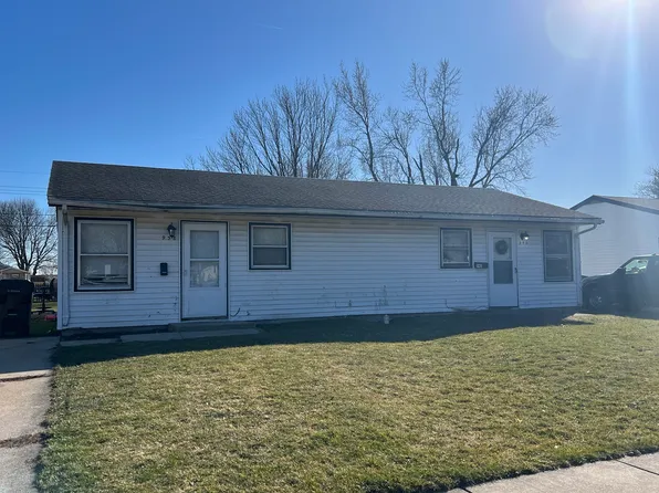 938-940 Garfield Dr, Rochelle, IL 61068