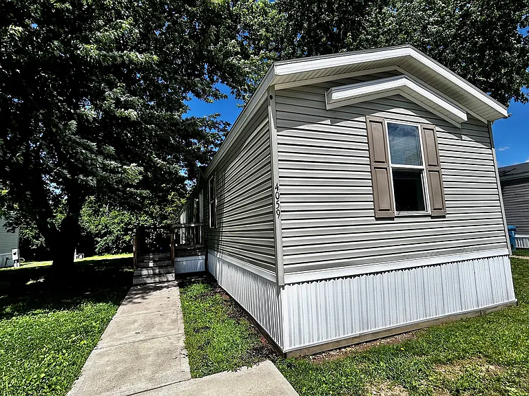 Hickory Knoll — Photo 64