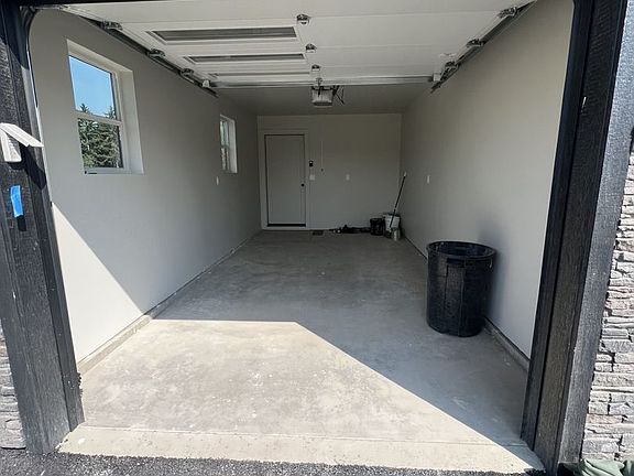 2nd image of 861 9th St W #2
