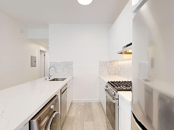 3rd image of 808 Eddy St #307