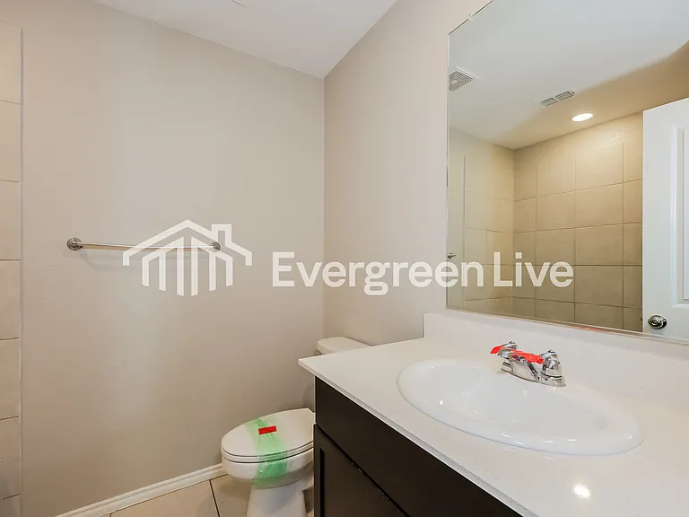 1021 Crestview Dr — Photo 13