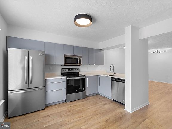 4th image of 1010 Clymer Ct NE