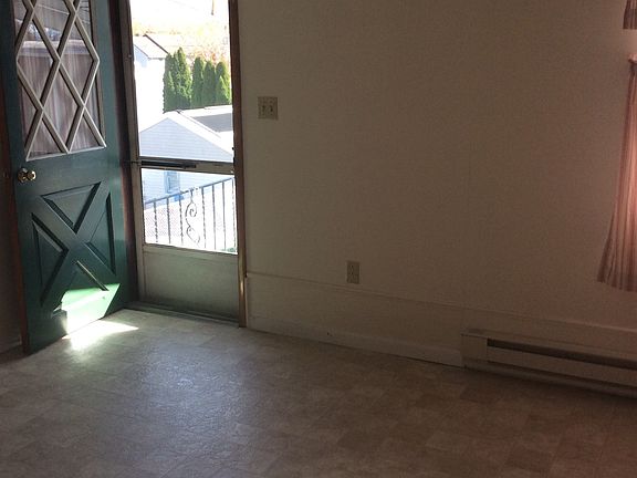 Entrance/ breakfast room