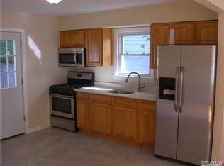 77 Mason St, Hempstead, NY 11550