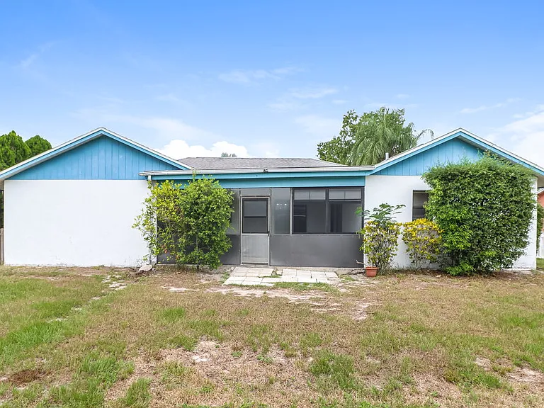 2225 Hidden Meadows Dr E — Photo 15