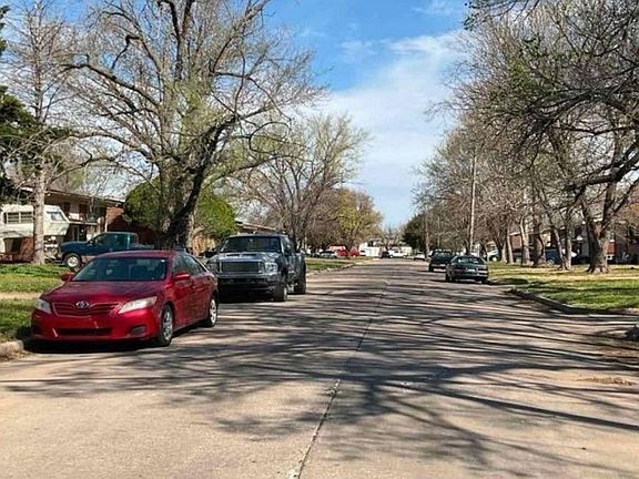 Exterior Neighborhood (street photo)
