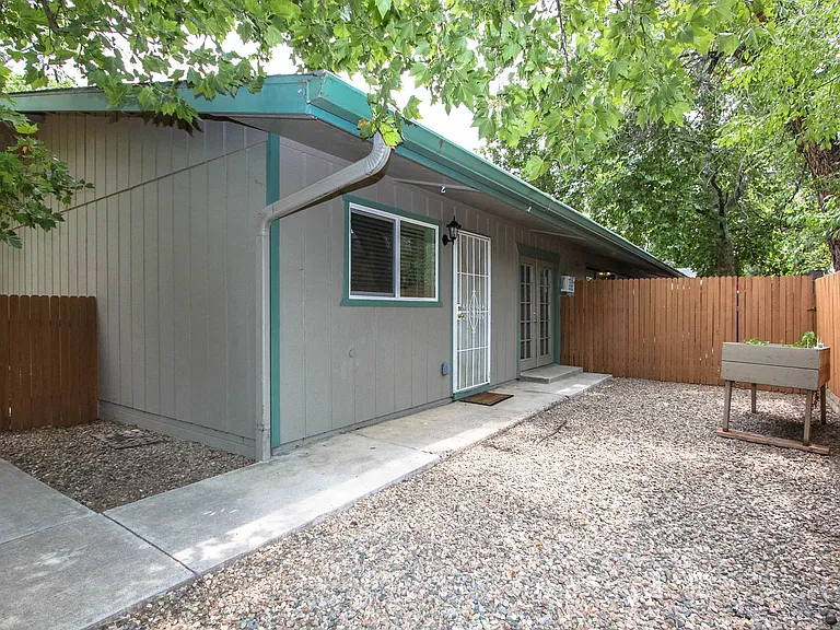 1026 Fair St — Photo 12