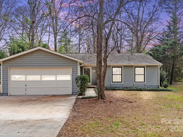 131 Regency Dr, Charlotte, NC 28211