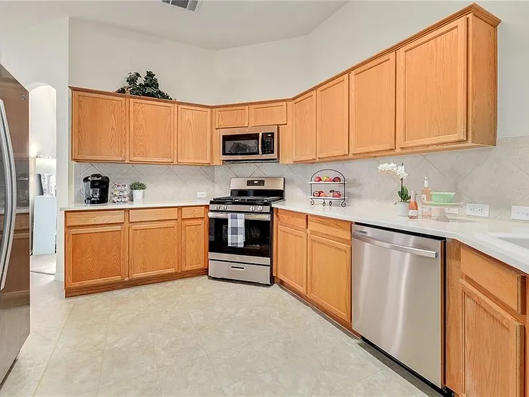 107 N Pauley Dr — Photo 3