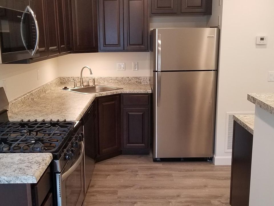 Kitchen (pic 1)