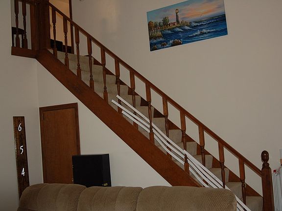 3rd image of 582 Clifty Village Ln