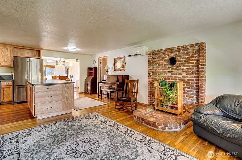 2nd image of 1004 NE 84th Avenue