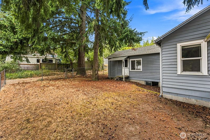 5th image of 7955 29th Avenue SW