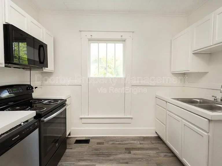 3207 Curtis St — Photo 9