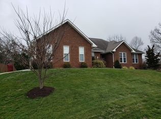 14 Autumn Breeze Ln, Johnson City, TN 37601