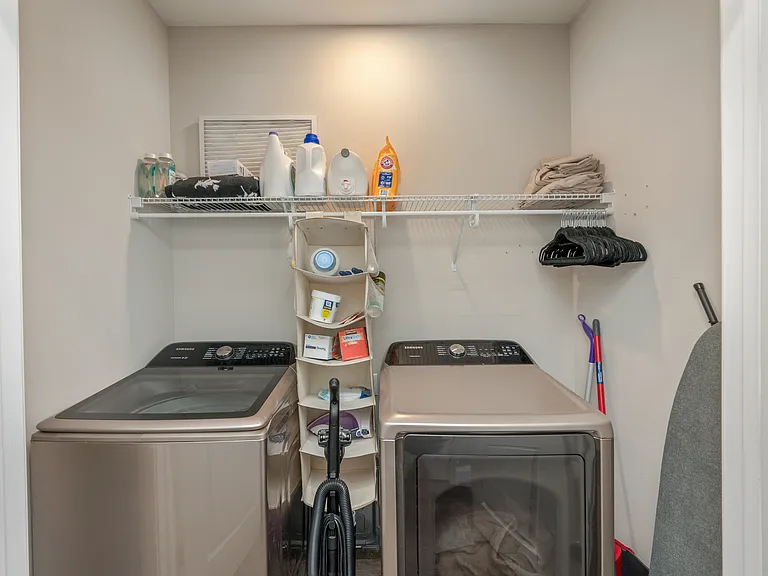 1802 Stable Ln #B2 — Photo 29
