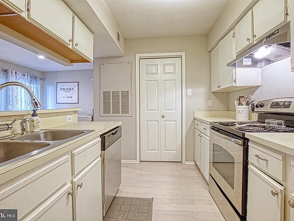3rd image of 3310 Wyndham Cir APT 109