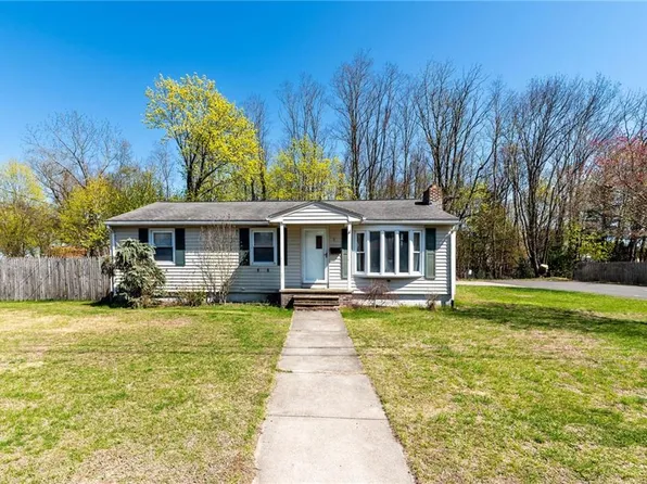 20 Archdale Dr, Warwick, RI 02889