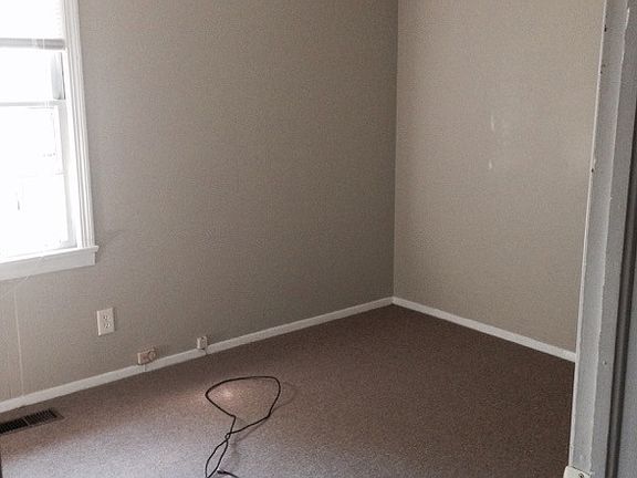 4th image of 1602 18th Ave E