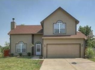 121 W Skylark St, Gardner, KS 66030