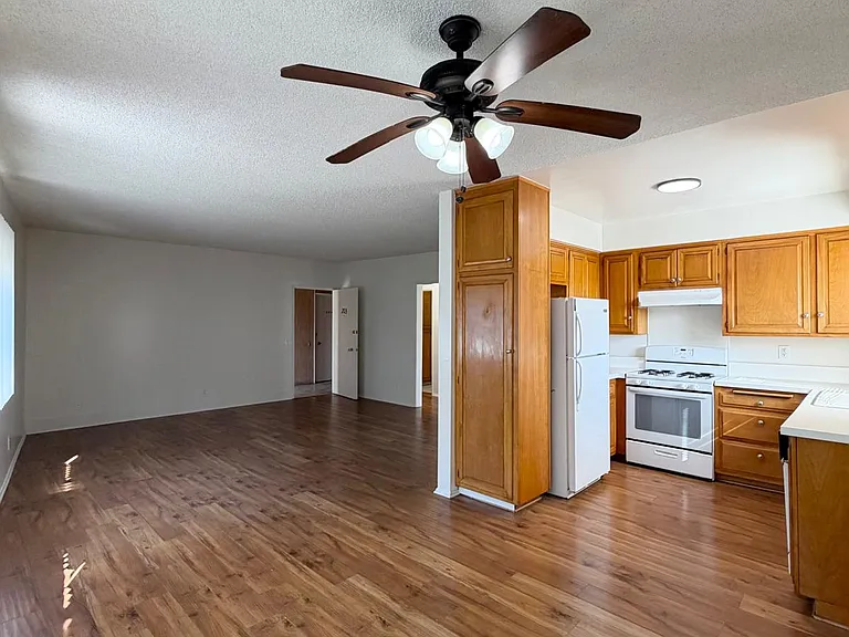 10914 National Blvd #203 — Photo 4