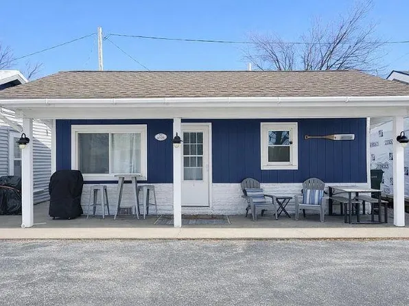 630 W Houghton Lake Dr, Prudenville, MI 48651