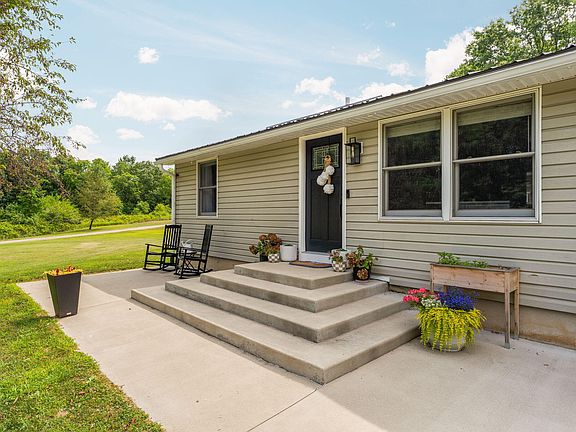 5th image of 1261 Maple Ln