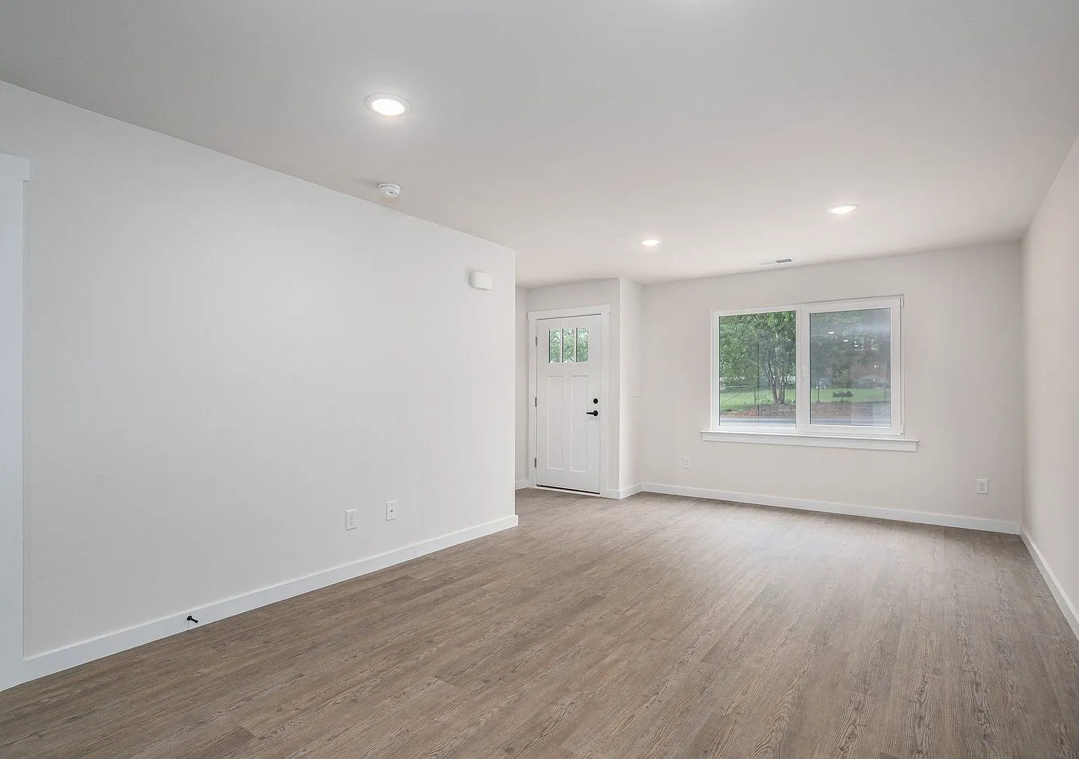 Brand-New Pet-Friendly Duplex in Hickory! — Photo 4