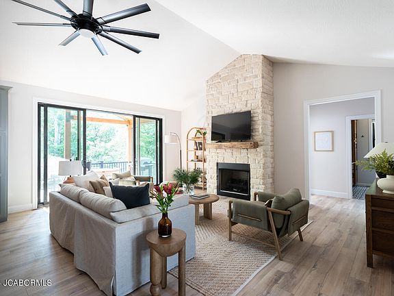 3rd image of 73 W Lake Ct