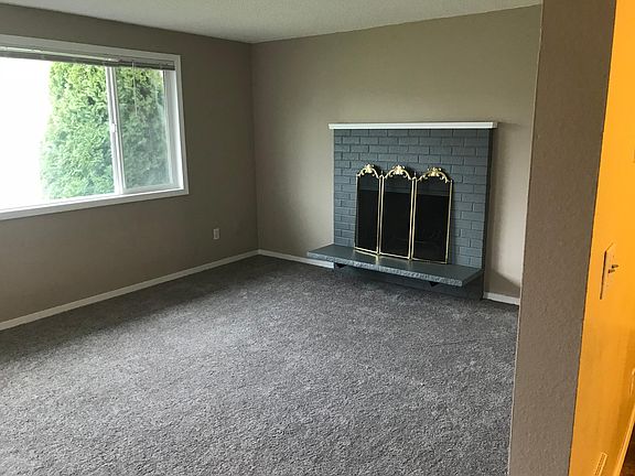2nd image of 1728 Quinn Ave
