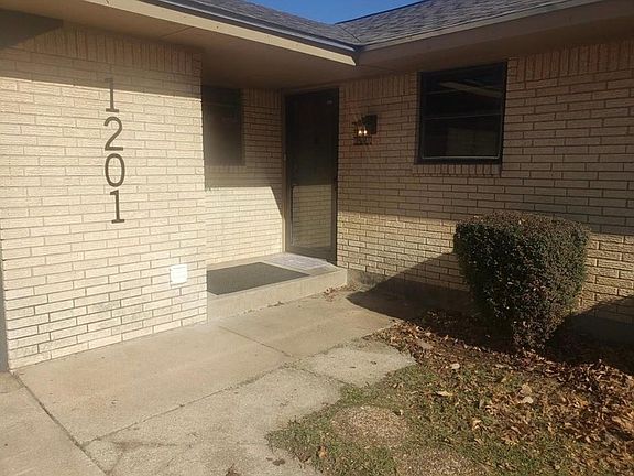 2nd image of 1201 SW 92nd St