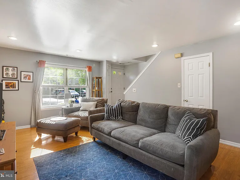 37 Rampart Dr — Photo 6