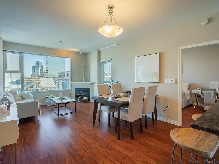 300 W Beech St #1601 — Photo 3