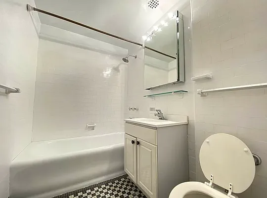 Rented by Oxford Property Group | media 4