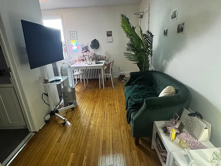 781 Saint Clair Ave W #19 — Photo 3