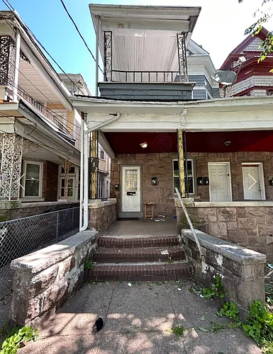 732 W State St Photo 1