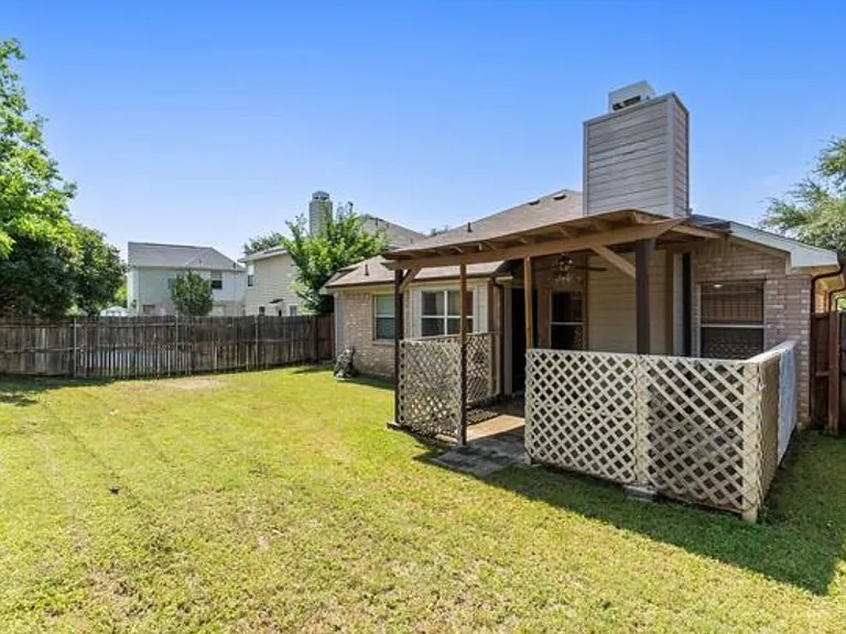 12933 Honey Locust Cir — Photo 23