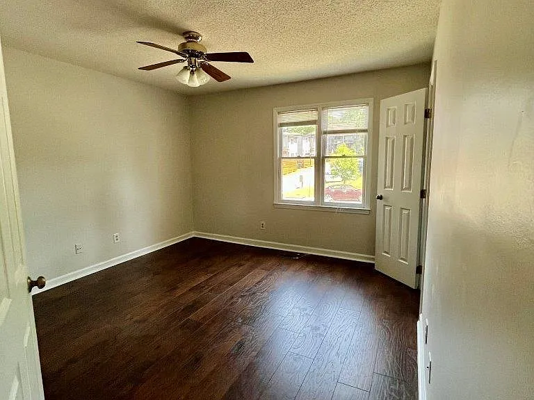 1602 Collegeview Ave — Photo 9