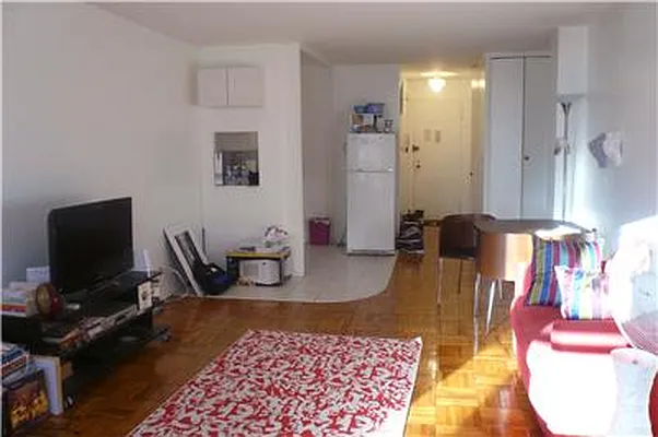 Rented by Akam Sales and Brokerage | media 17