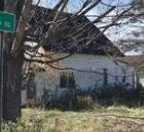 Exterior Neighborhood (street photo)