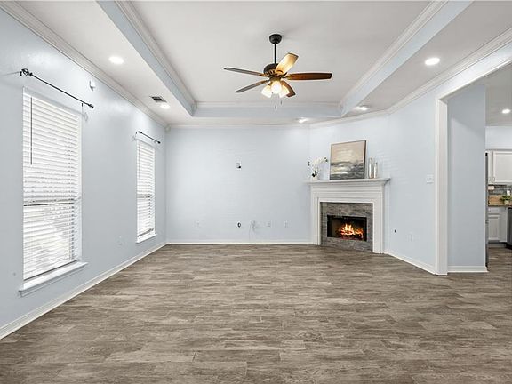 3rd image of 755 Labarre St