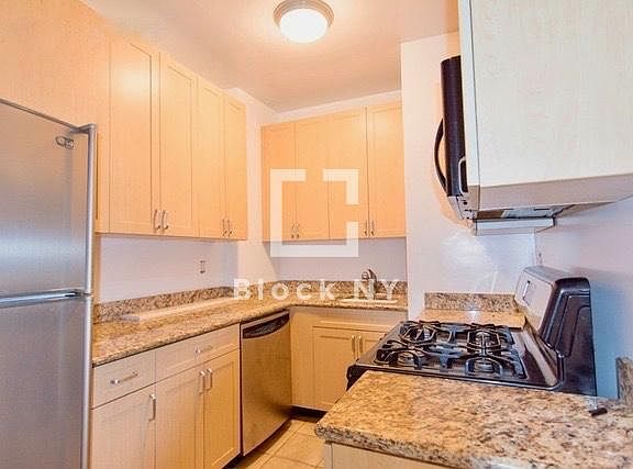 2nd image of 207 W 11th St APT 3A