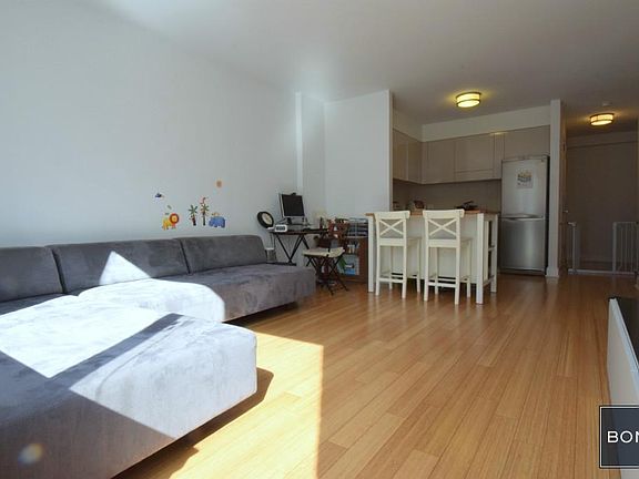 4th image of 505 W 47th St #5E