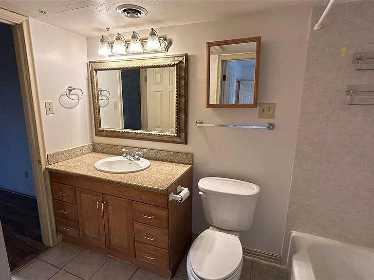 7600 Burgoyne Rd #115 — Photo 5