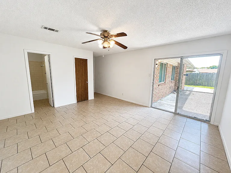 2211 Wheeler Ave — Photo 13
