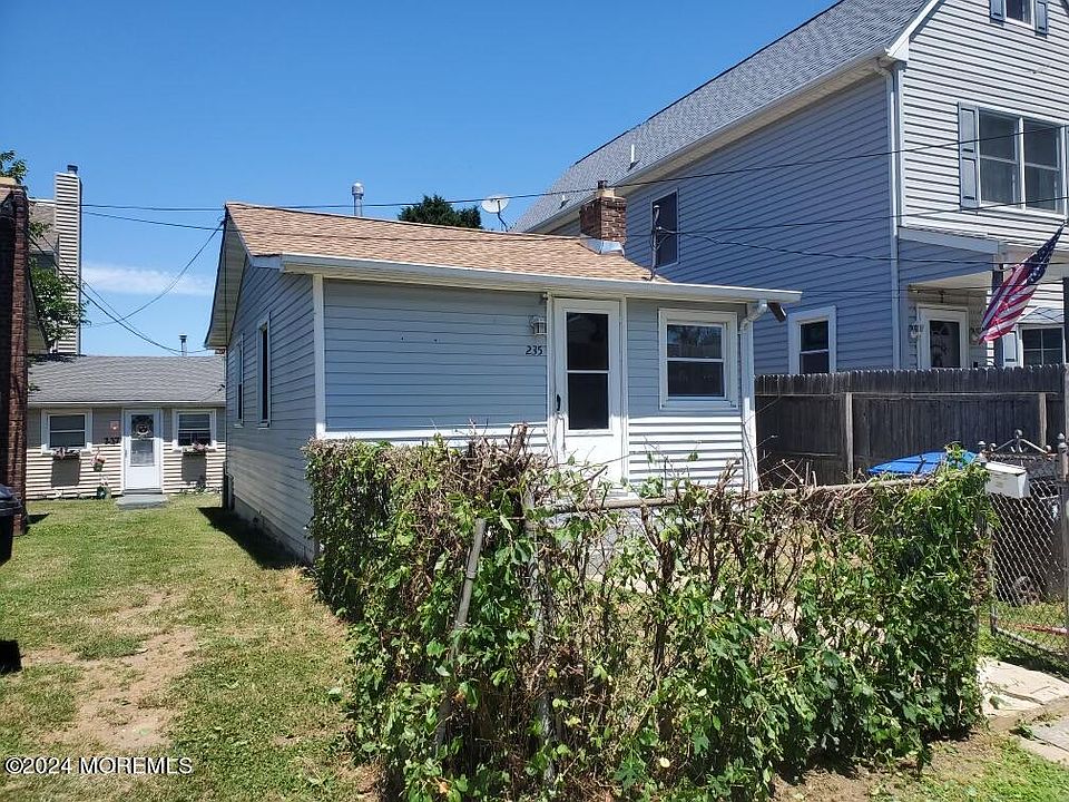 1st image of 235 Bay Ave #23