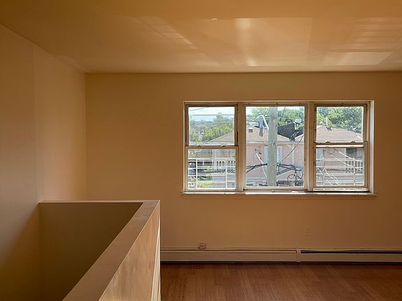 5th image of 2910 Ely Ave